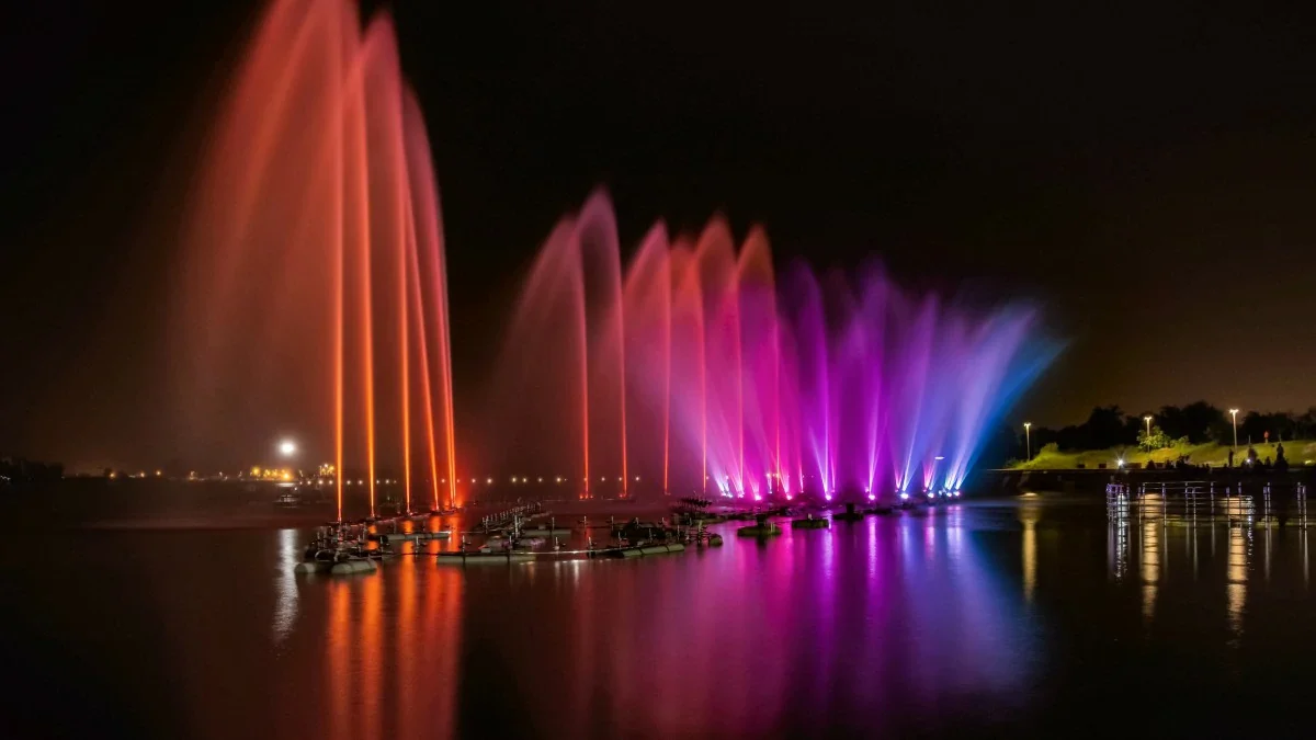 musical fountain at night